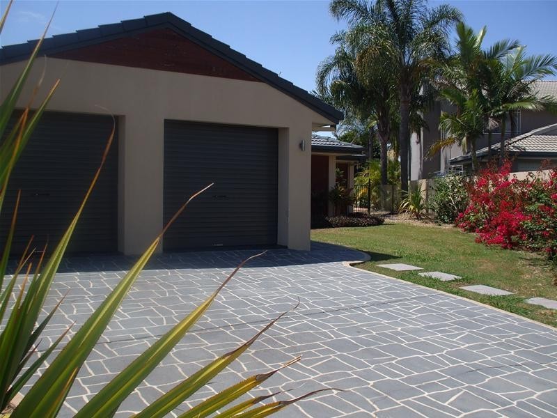 Clear Island Waters QLD 4226