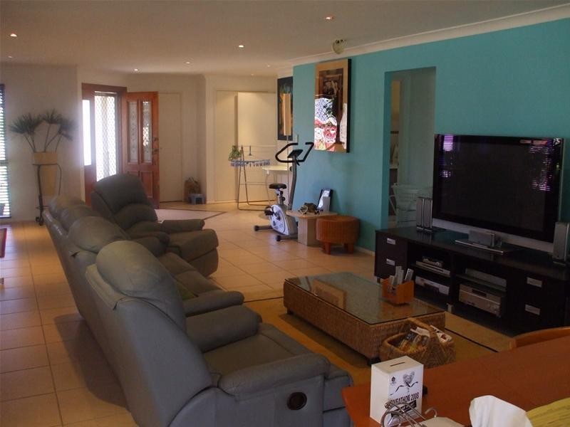 Clear Island Waters QLD 4226