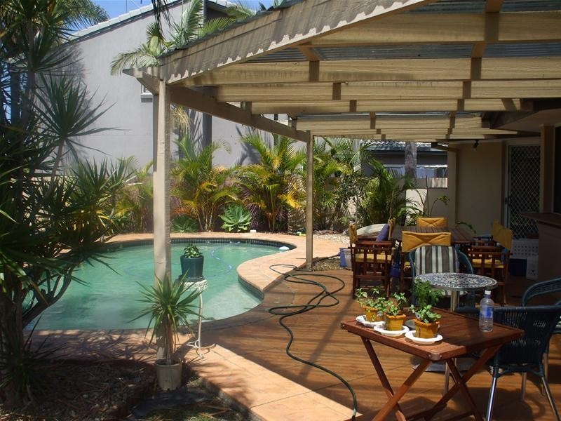 Clear Island Waters QLD 4226