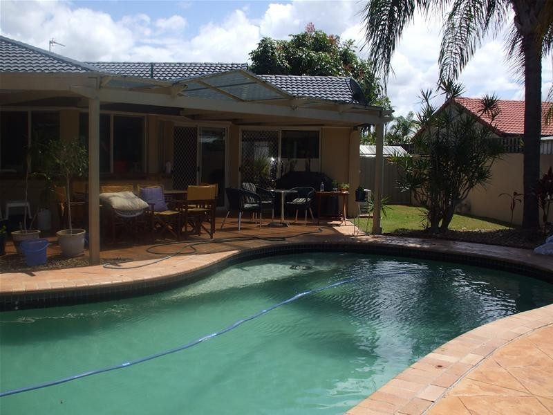 Clear Island Waters QLD 4226