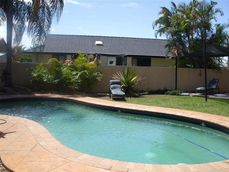 Clear Island Waters QLD 4226