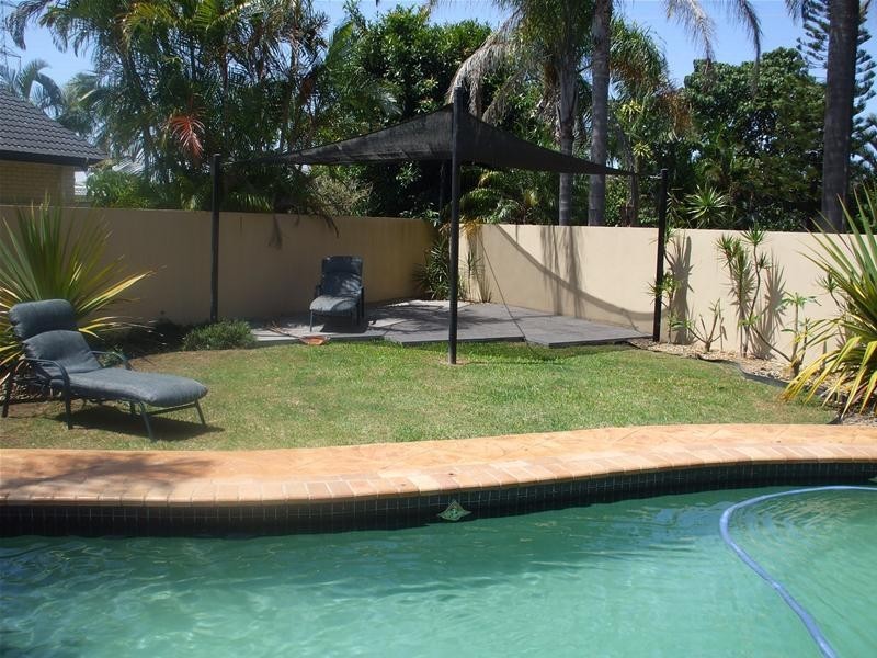 Clear Island Waters QLD 4226