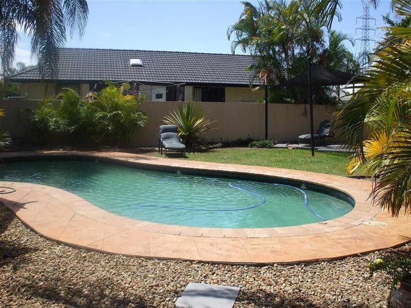 Clear Island Waters QLD 4226