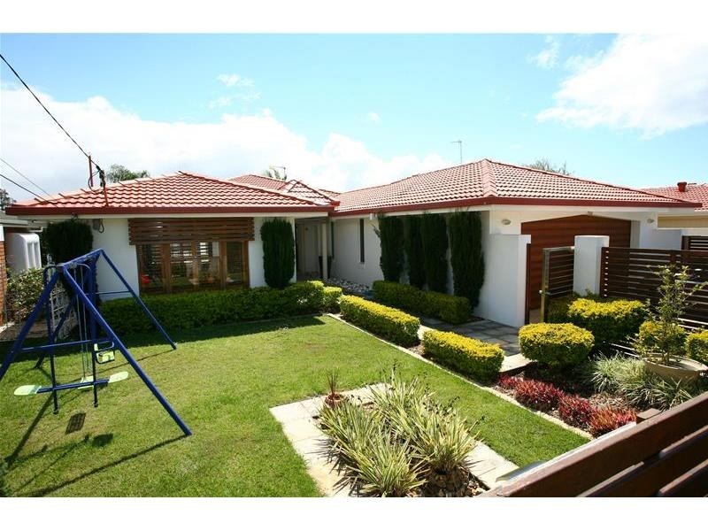 11 Andrew Avenue, Broadbeach Waters QLD 4218