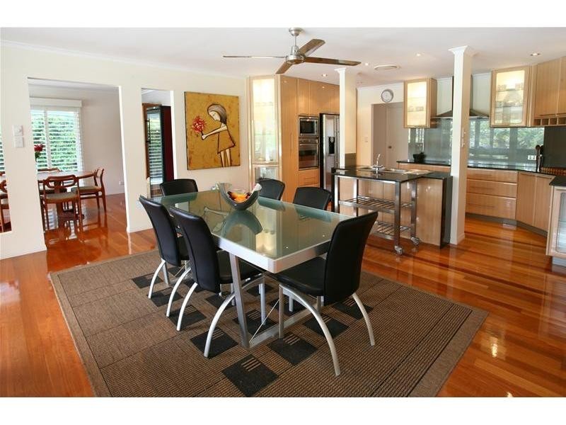 11 Andrew Avenue, Broadbeach Waters QLD 4218
