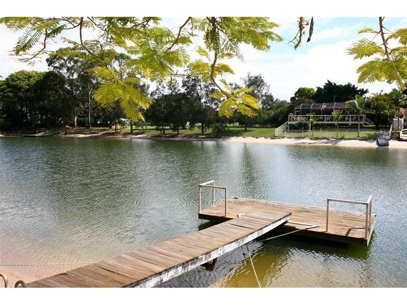 11 Andrew Avenue, Broadbeach Waters QLD 4218