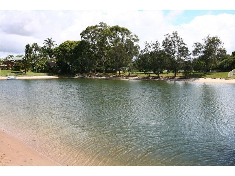 11 Andrew Avenue, Broadbeach Waters QLD 4218