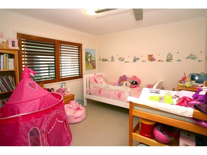 11 Andrew Avenue, Broadbeach Waters QLD 4218