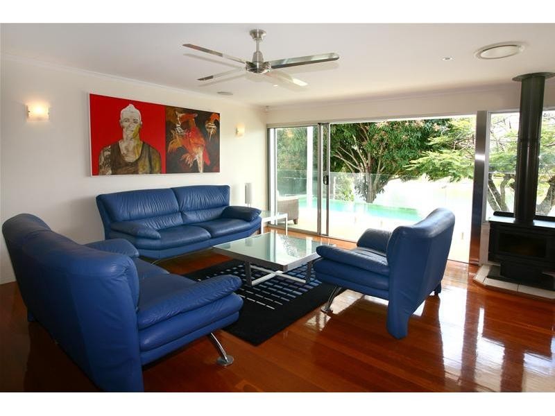 11 Andrew Avenue, Broadbeach Waters QLD 4218