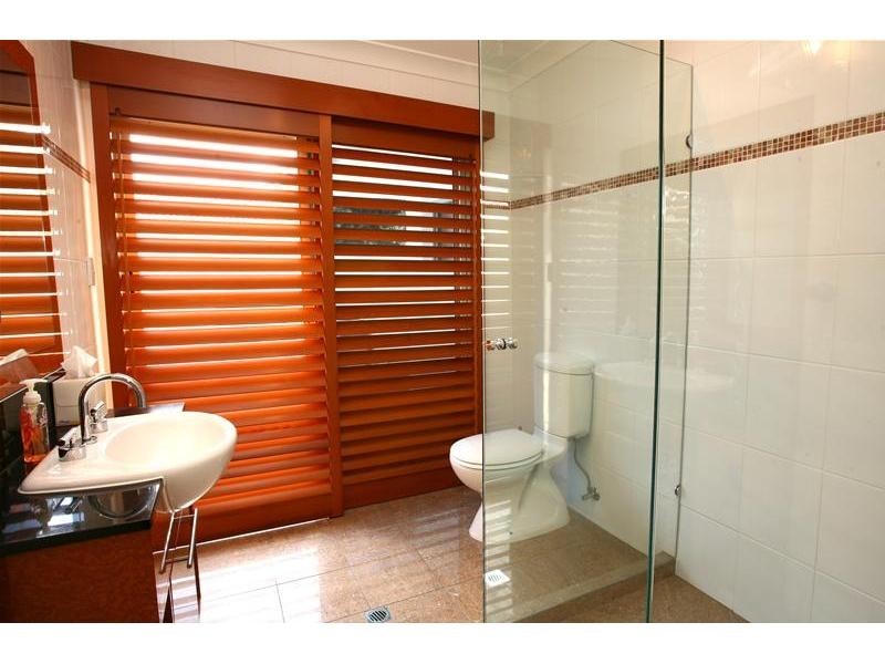 11 Andrew Avenue, Broadbeach Waters QLD 4218