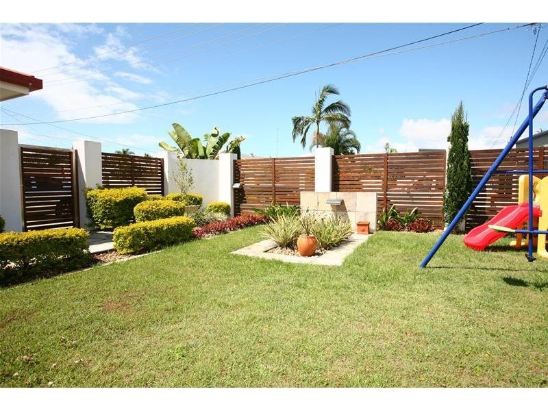 11 Andrew Avenue, Broadbeach Waters QLD 4218