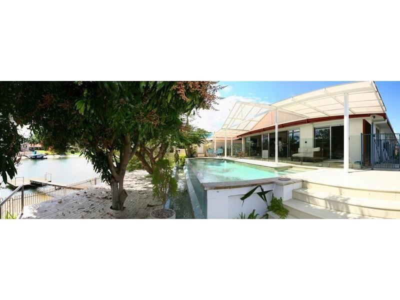 11 Andrew Avenue, Broadbeach Waters QLD 4218