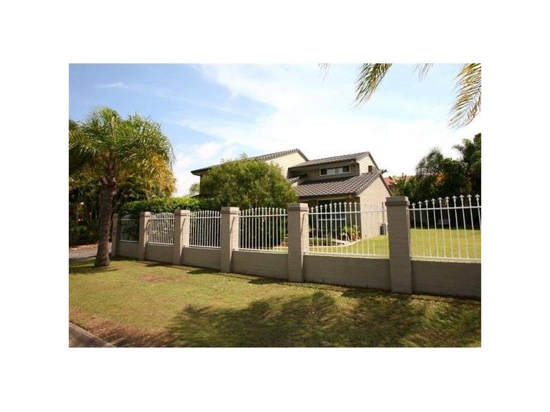 113 Santa Cruz Boulevard, Clear Island Waters QLD 4226