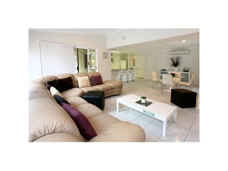 113 Santa Cruz Boulevard, Clear Island Waters QLD 4226