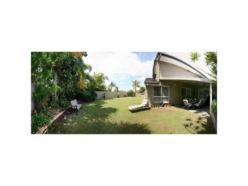 113 Santa Cruz Boulevard, Clear Island Waters QLD 4226