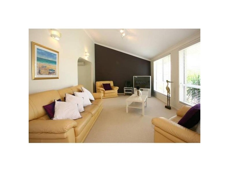 113 Santa Cruz Boulevard, Clear Island Waters QLD 4226