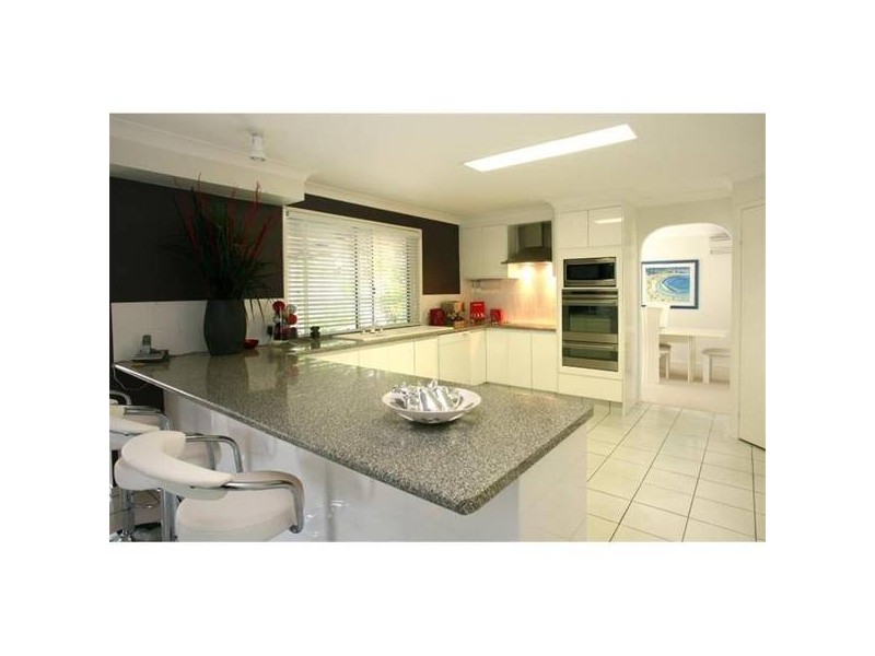 113 Santa Cruz Boulevard, Clear Island Waters QLD 4226