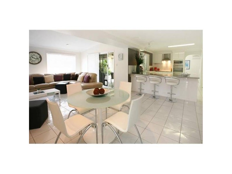 113 Santa Cruz Boulevard, Clear Island Waters QLD 4226