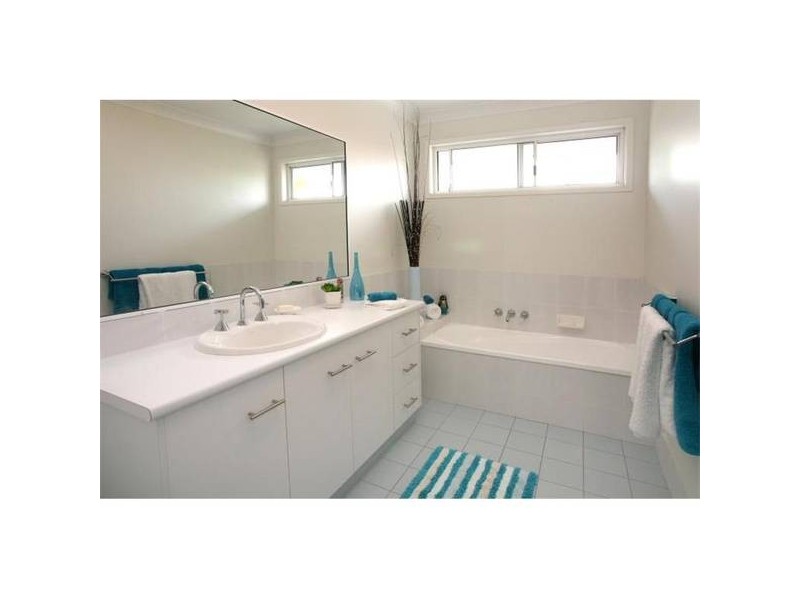 113 Santa Cruz Boulevard, Clear Island Waters QLD 4226