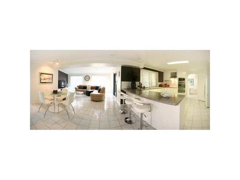 113 Santa Cruz Boulevard, Clear Island Waters QLD 4226