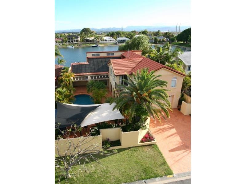 9 Yunga Court, Broadbeach Waters QLD 4218