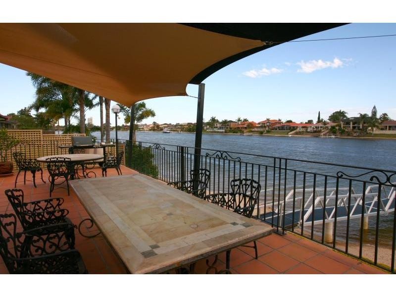 9 Yunga Court, Broadbeach Waters QLD 4218