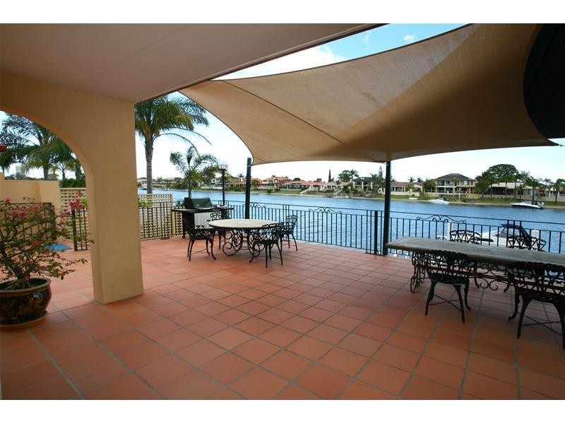 9 Yunga Court, Broadbeach Waters QLD 4218