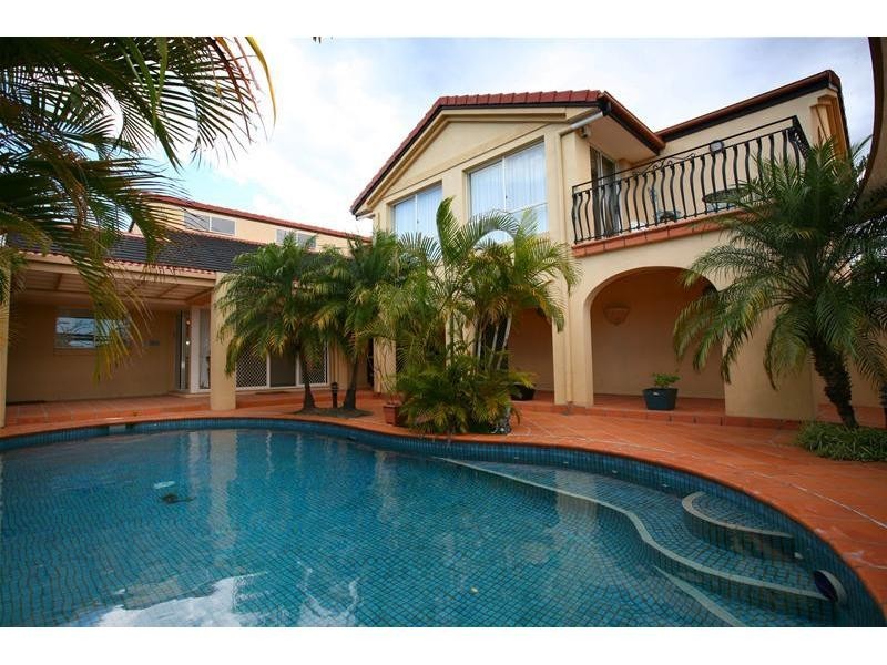 9 Yunga Court, Broadbeach Waters QLD 4218