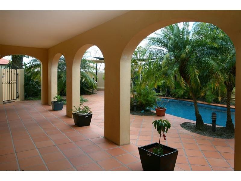 9 Yunga Court, Broadbeach Waters QLD 4218