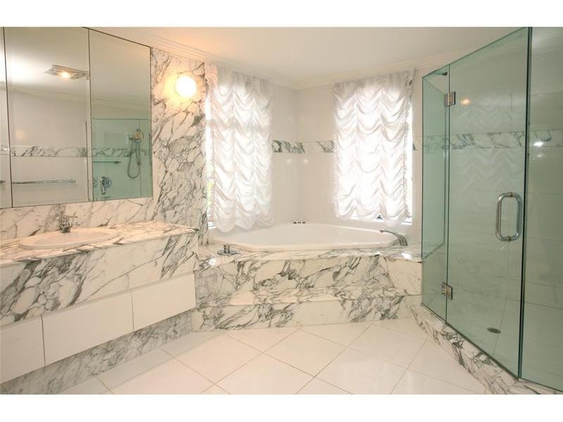 9 Yunga Court, Broadbeach Waters QLD 4218