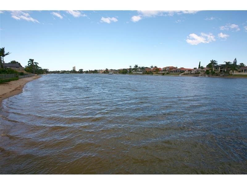 9 Yunga Court, Broadbeach Waters QLD 4218