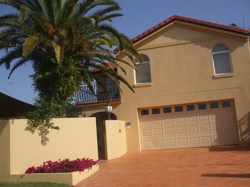 9 Yunga Court, Broadbeach Waters QLD 4218