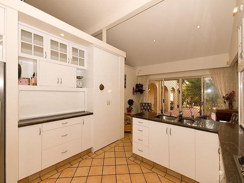 9 Yunga Court, Broadbeach Waters QLD 4218