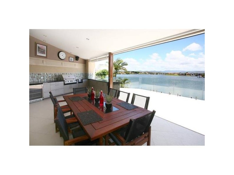 Clear Island Waters QLD 4226