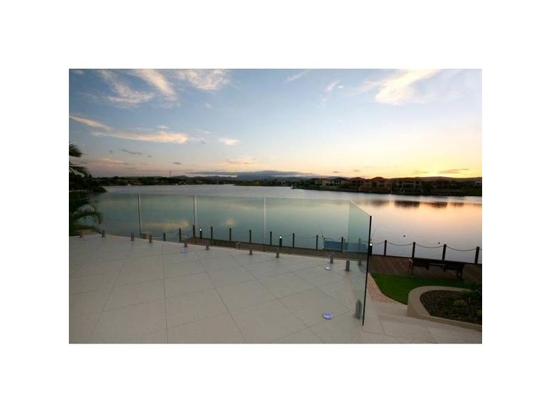 Clear Island Waters QLD 4226