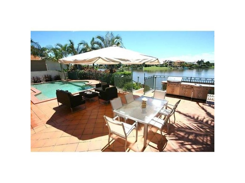 16 Bollard Circuit, Clear Island Waters QLD 4226