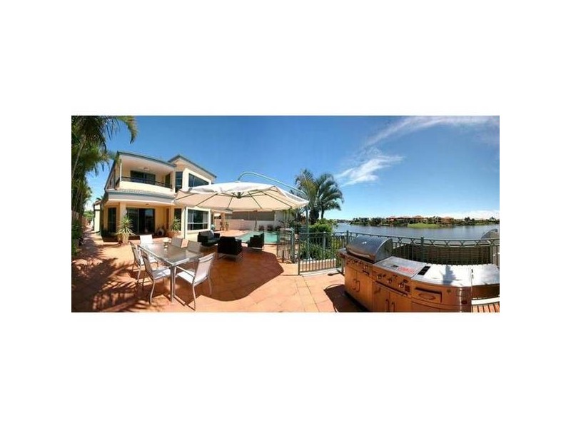 16 Bollard Circuit, Clear Island Waters QLD 4226