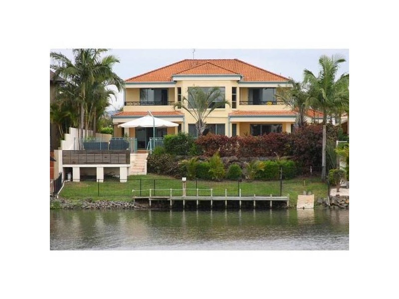 16 Bollard Circuit, Clear Island Waters QLD 4226