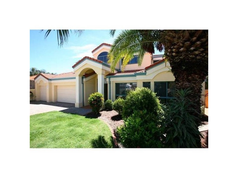 16 Bollard Circuit, Clear Island Waters QLD 4226