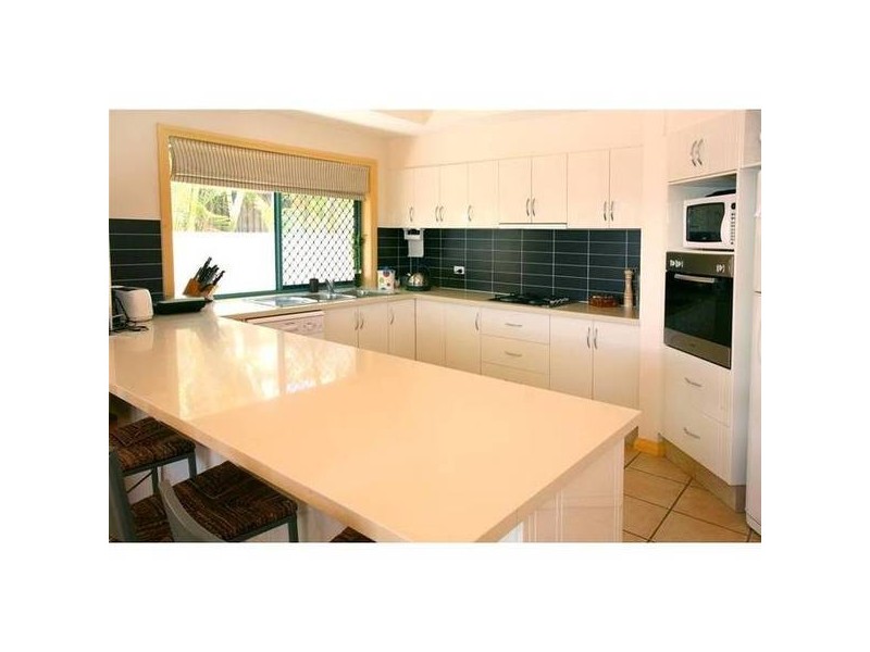 16 Bollard Circuit, Clear Island Waters QLD 4226