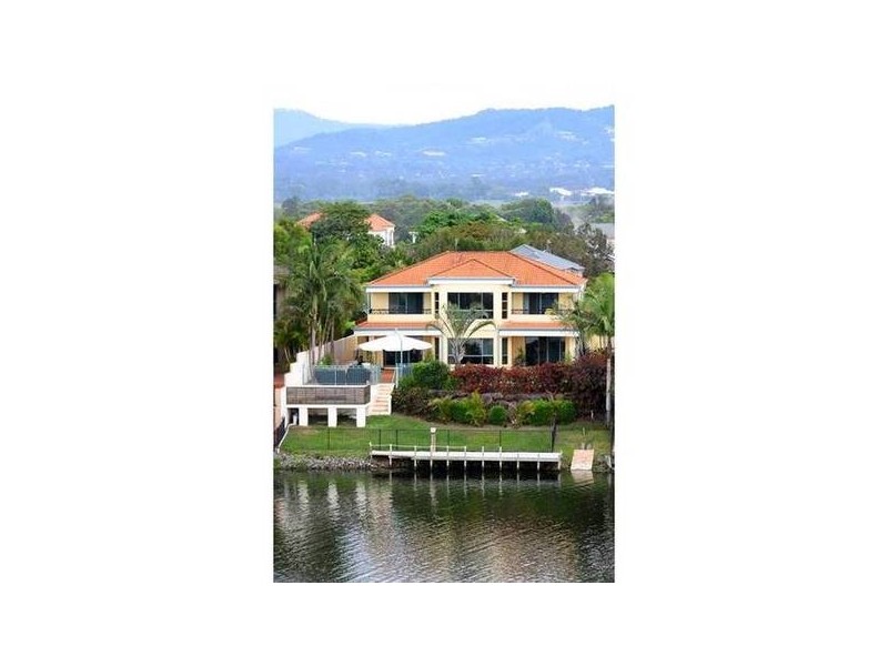16 Bollard Circuit, Clear Island Waters QLD 4226
