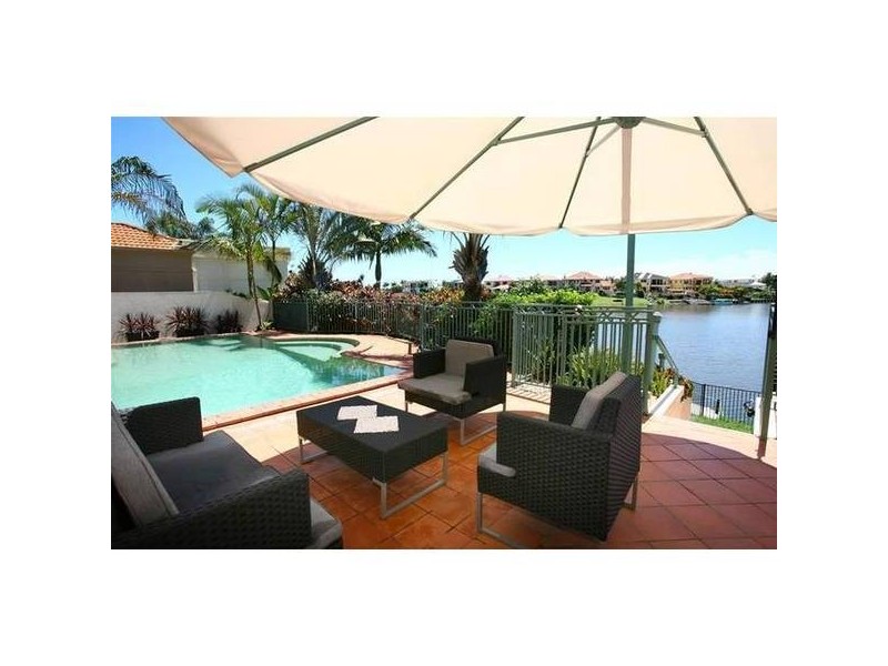 16 Bollard Circuit, Clear Island Waters QLD 4226