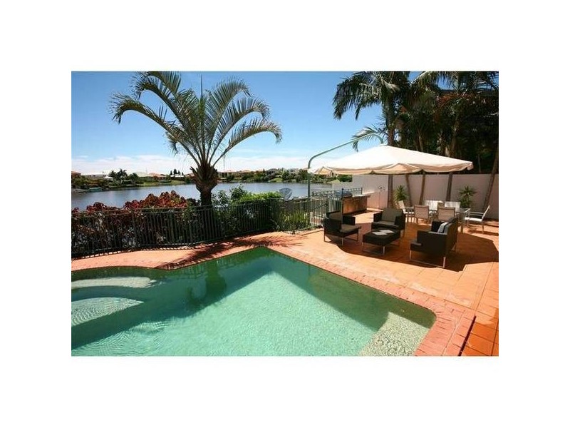 16 Bollard Circuit, Clear Island Waters QLD 4226