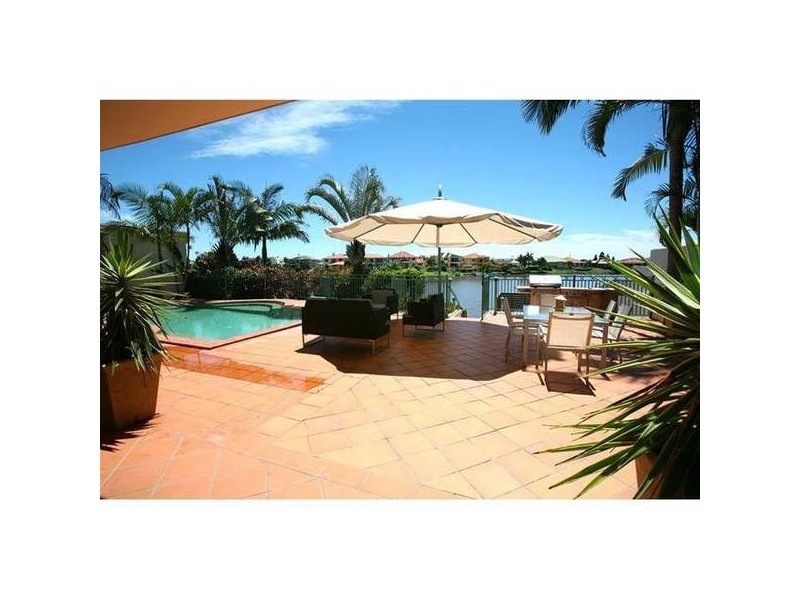 16 Bollard Circuit, Clear Island Waters QLD 4226