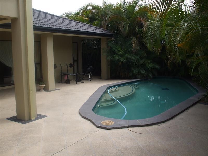 16 Applegum Court, Robina QLD 4226