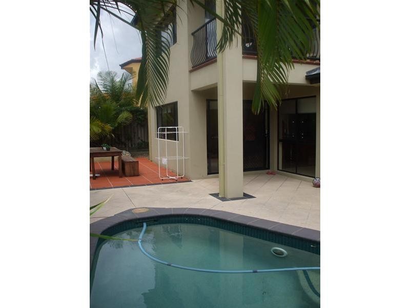 16 Applegum Court, Robina QLD 4226