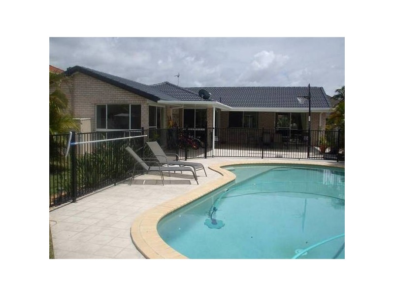 148 Santa Cruz Boulevard, Clear Island Waters QLD 4226