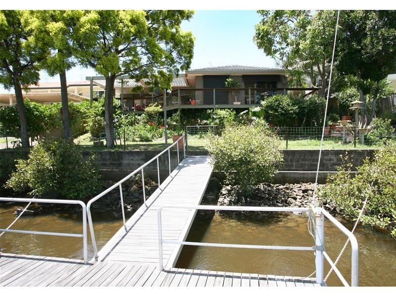 30 Sophie Avenue, Broadbeach Waters QLD 4218