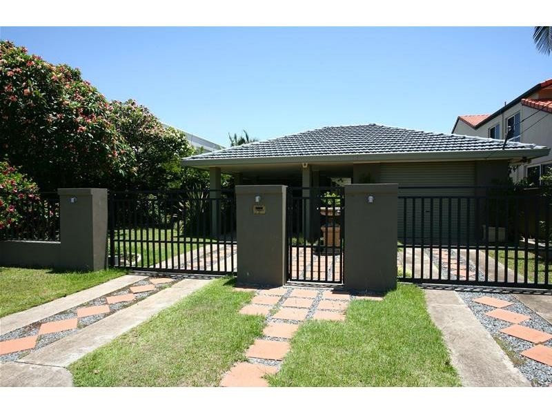 30 Sophie Avenue, Broadbeach Waters QLD 4218