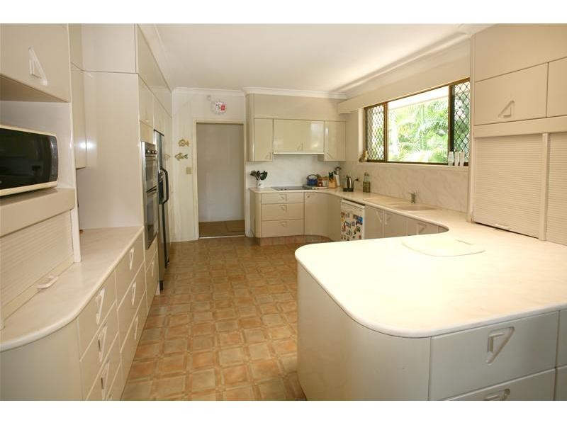 30 Sophie Avenue, Broadbeach Waters QLD 4218